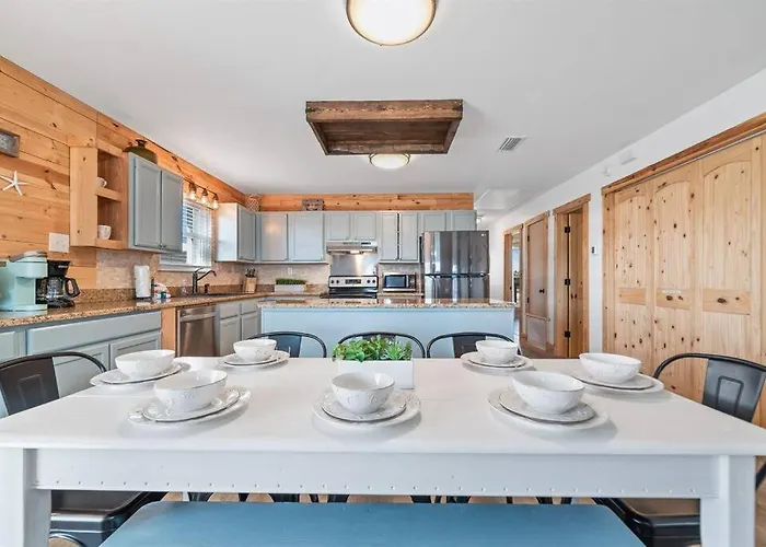 Heated Pool - No Pool Heating Fee - Walk2beach - Fire Pit - Pet Friendly Holiday home *